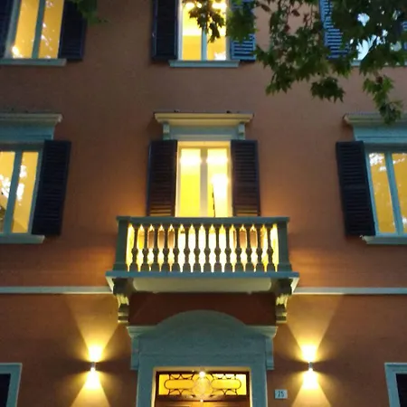 ヴィットリオ ヴェネト 25 4* モデナ